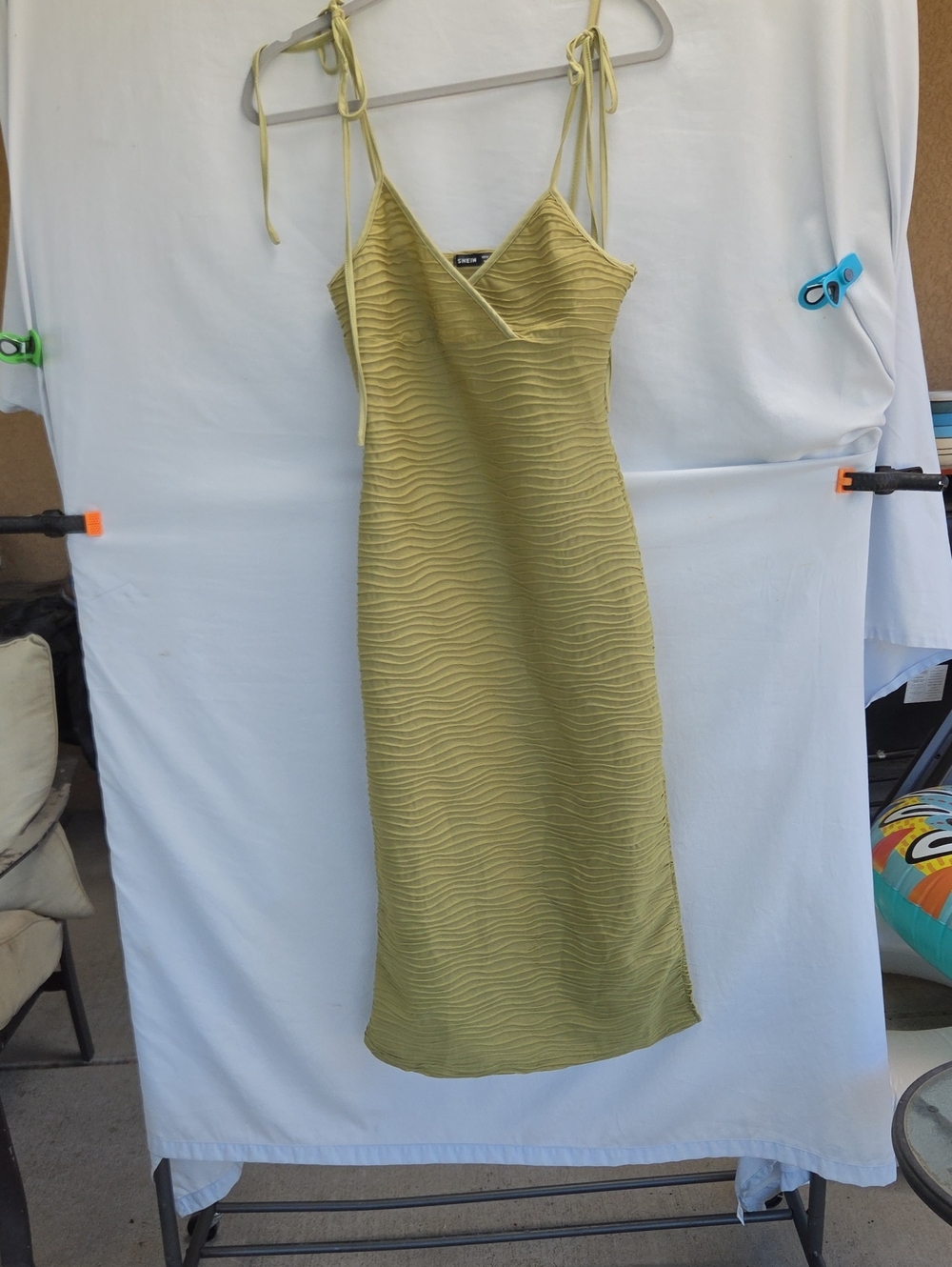 SHEIN Olive Wave-Textured Midi Slip Dress with Tie Straps       Sz Med